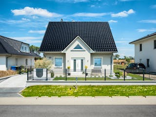 Massivhaus Landhaus 142 von ROTH MASSIVHAUS, Satteldach-Klassiker Außenansicht 1
