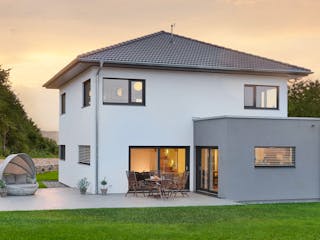 Fertighaus Walmdach 160 von LUXHAUS Schlüsselfertig ab 505000€, Stadtvilla Außenansicht 1