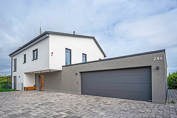 8f743812_portraitblock1