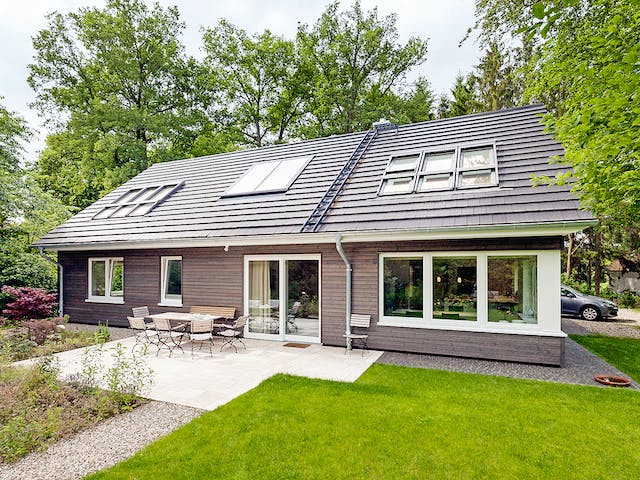 Fertighaus Jesteburg von Bardowicks.Haus und Holzbau Schlüsselfertig ab 650000€, Satteldach-Klassiker Außenansicht 1