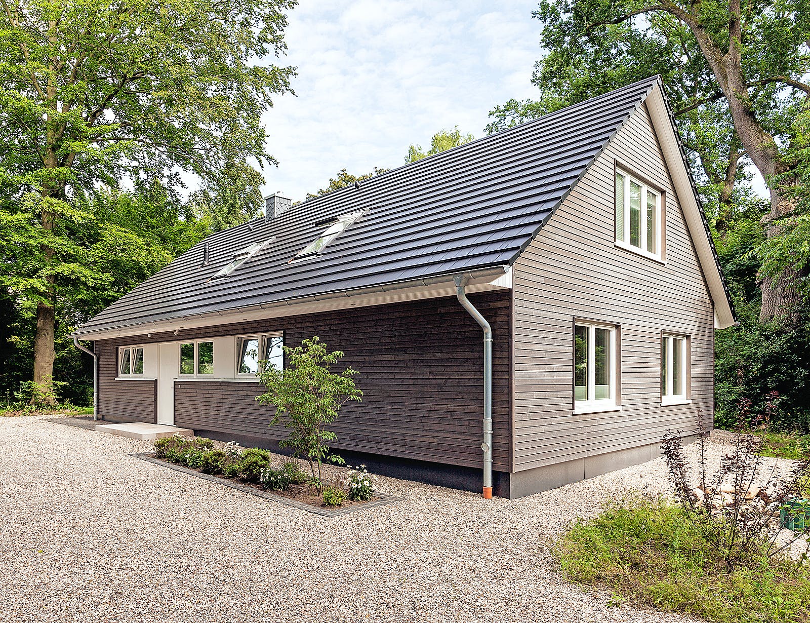 Fertighaus Jesteburg von Bardowicks.Haus und Holzbau Schlüsselfertig ab 650000€, Satteldach-Klassiker Außenansicht 2