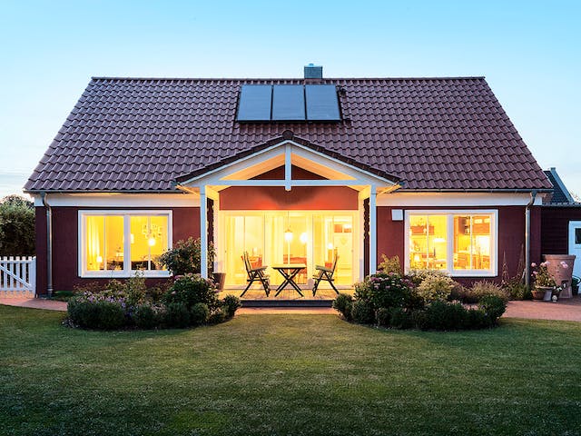 Fertighaus Scharmbeck von Bardowicks.Haus und Holzbau Schlüsselfertig ab 480000€, Satteldach-Klassiker Außenansicht 2