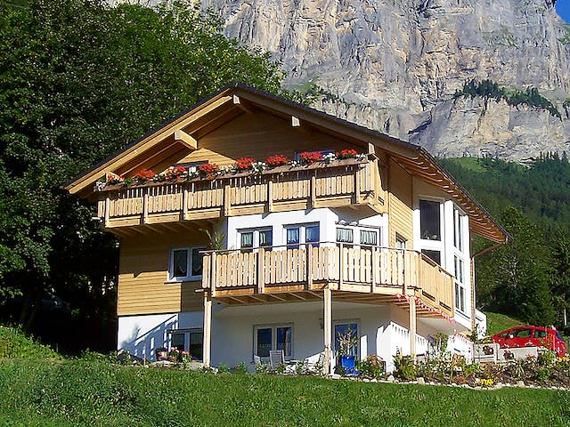 Fertighaus Haus Wallis von Bodenseehaus, Satteldach-Klassiker Außenansicht 2