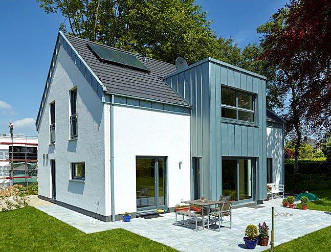 Fertighaus Burbach von GUSSEK HAUS Schlüsselfertig ab 484400€, Satteldach-Klassiker Außenansicht 2