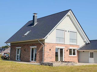 Fertighaus Imke (KfW-Effizienzhaus 40 EE) von Dammann-Haus Schlüsselfertig ab 323700€, Satteldach-Klassiker Außenansicht 4