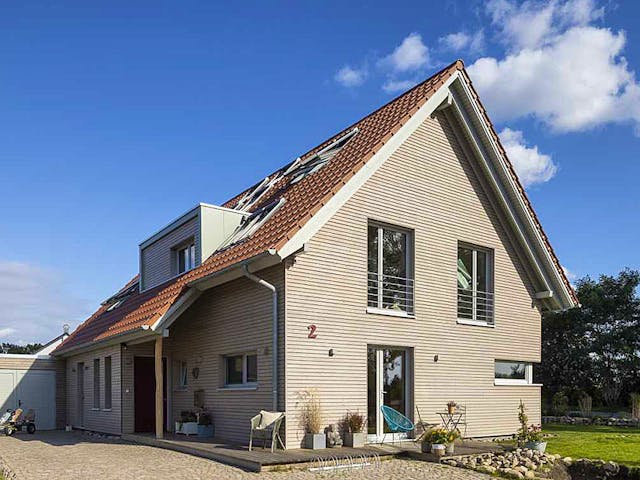 Fertighaus Julia 3 (KfW-Effizienzhaus 40 EE) von Dammann-Haus Schlüsselfertig ab 406500€, Satteldach-Klassiker Außenansicht 1