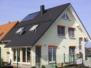 Fertighaus Maria (KfW-Effizienzhaus 40 EE) von Dammann-Haus Schlüsselfertig ab 332200€, Satteldach-Klassiker Außenansicht 1