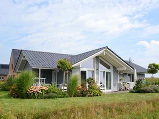 Fertighaus Natalie (KfW-Effizienzhaus 40 EE) von Dammann-Haus Schlüsselfertig ab 392000€, Bungalow Außenansicht 1