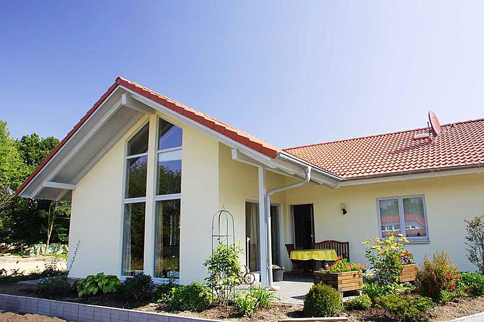 Fertighaus Rosi (KfW-Effizienzhaus 40 EE) von Dammann-Haus Schlüsselfertig ab 362500€, Bungalow Außenansicht 1