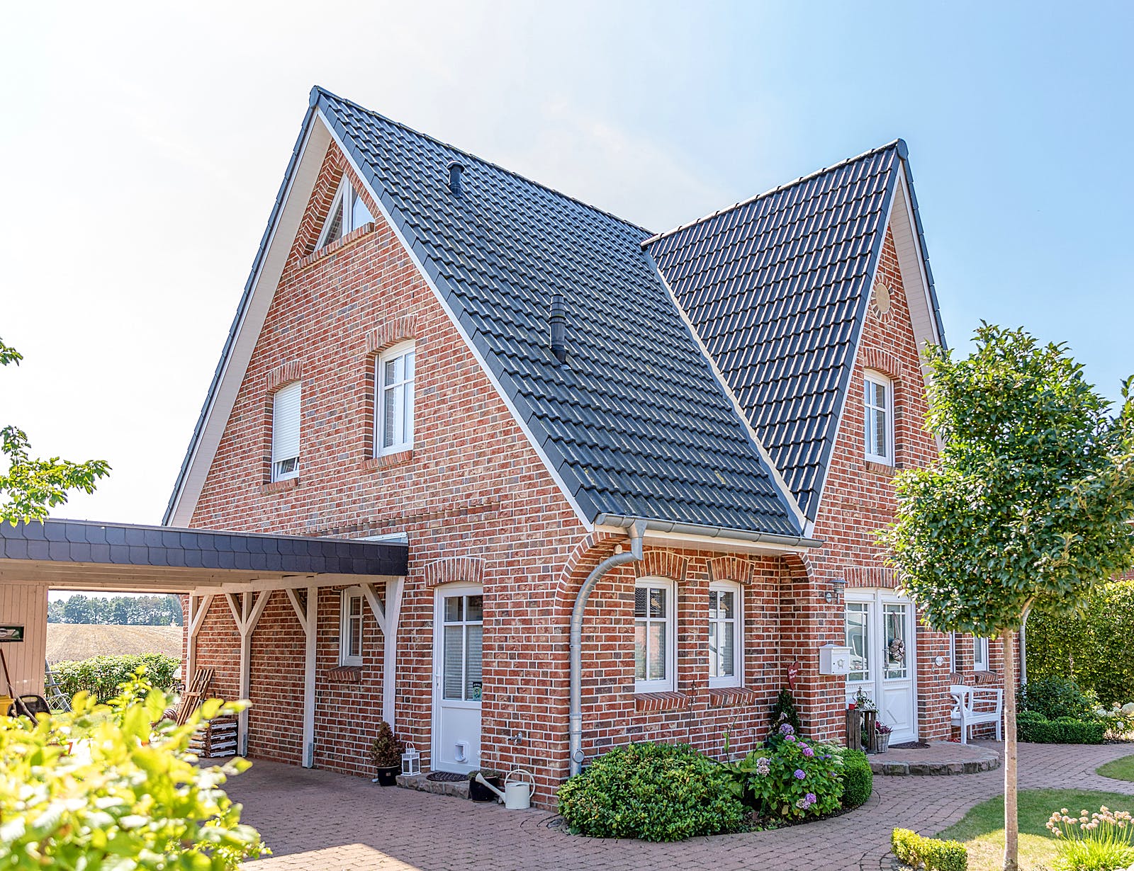 Massivhaus EFH 1.5 - 130 von Dan Concept Massivhaus, Satteldach-Klassiker Außenansicht 2