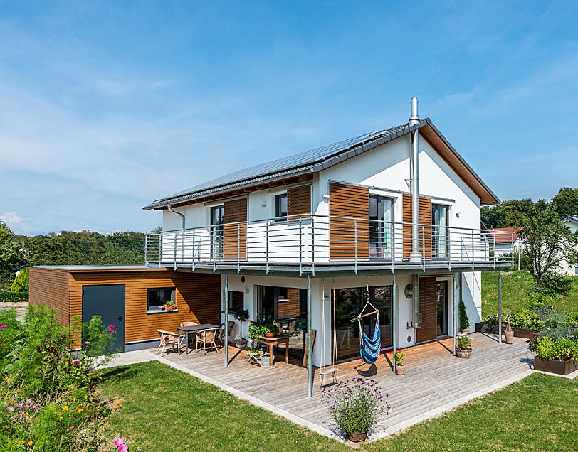 Blockhaus D146 Köstler von Frammelsberger R. Ingenieur-Holzbau, Satteldach-Klassiker Außenansicht 1