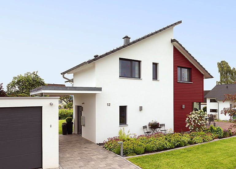 Blockhaus D183 Eisele von Frammelsberger R. Ingenieur-Holzbau, Pultdachhaus Außenansicht 2