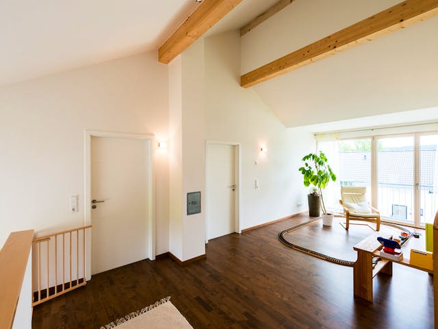 Blockhaus D183 Eisele von Frammelsberger R. Ingenieur-Holzbau, Pultdachhaus Innenansicht 4