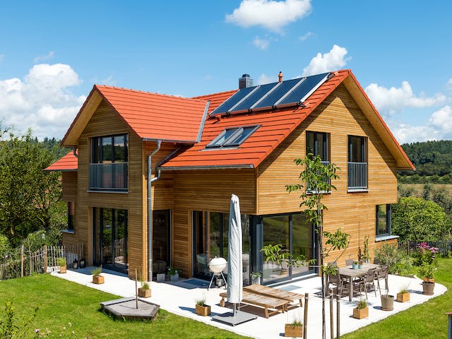 Blockhaus D193-Überlingen von Frammelsberger R. Ingenieur-Holzbau, Satteldach-Klassiker Außenansicht 1