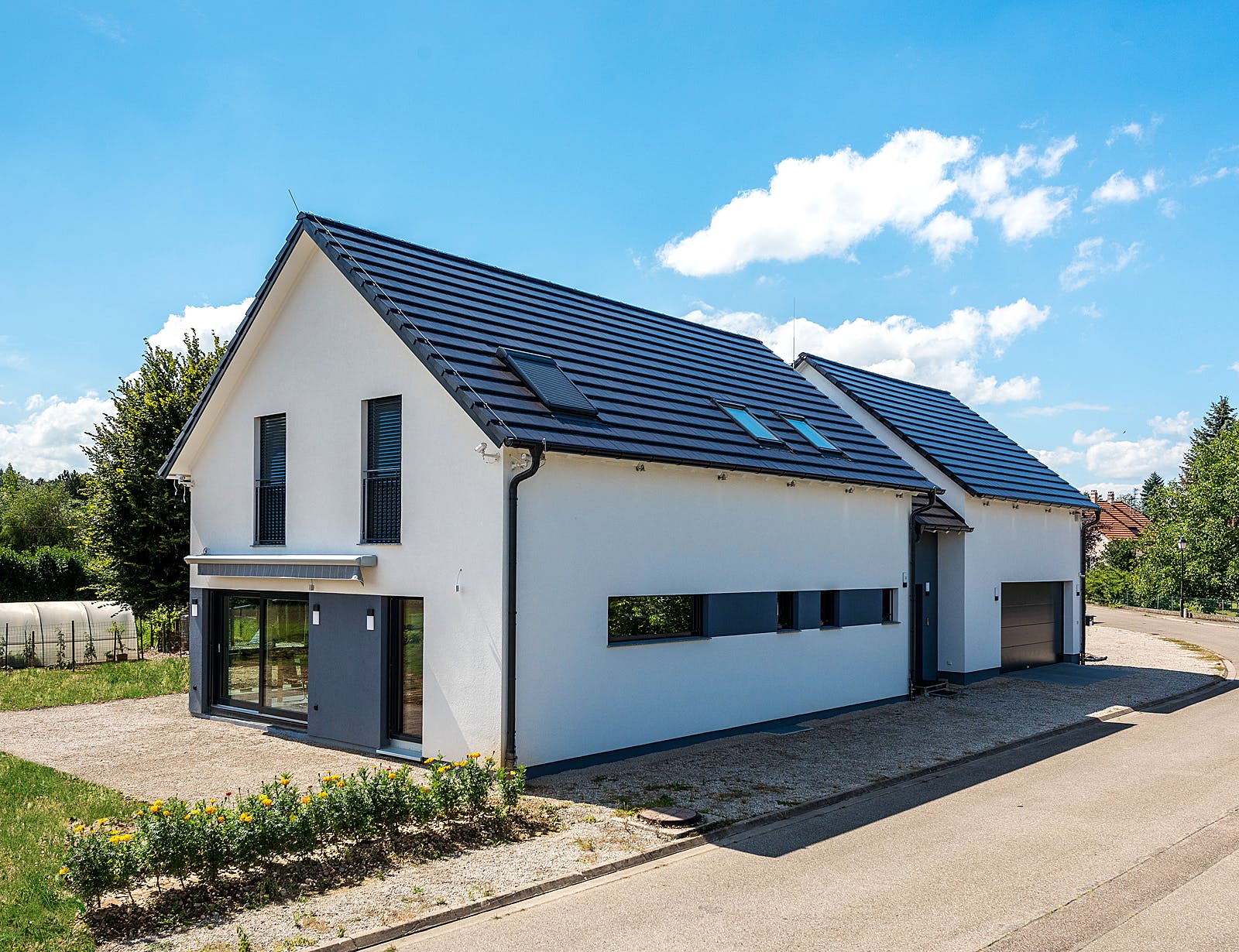 Blockhaus D282 Kocher von Frammelsberger R. Ingenieur-Holzbau, Satteldach-Klassiker Außenansicht 2