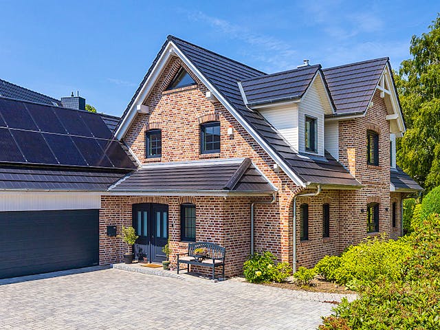 Massivhaus Kapitänshaus 180 von ECO System HAUS Schlüsselfertig ab 385500€, Satteldach-Klassiker Außenansicht 1
