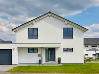 Fertighaus Haus Grauer von Fertighaus WEISS Schlüsselfertig ab 490202€, Satteldach-Klassiker Außenansicht 3