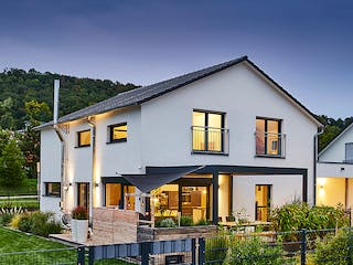 Fertighaus Haus Groß von Fertighaus WEISS Schlüsselfertig ab 467652€, Satteldach-Klassiker Außenansicht 1