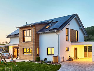 Fertighaus Haus Hauser von Fertighaus WEISS Schlüsselfertig ab 511915€, Satteldach-Klassiker Außenansicht 1