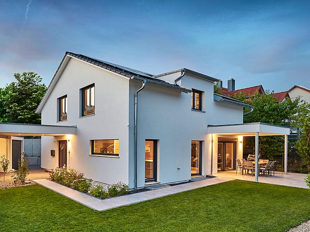 Fertighaus Haus Lenzen von Fertighaus WEISS Schlüsselfertig ab 436223€, Satteldach-Klassiker Außenansicht 1