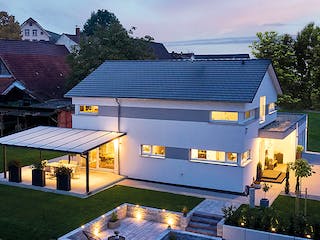 Fertighaus Haus Wiegele von Fertighaus WEISS Schlüsselfertig ab 455769€, Satteldach-Klassiker Außenansicht 1