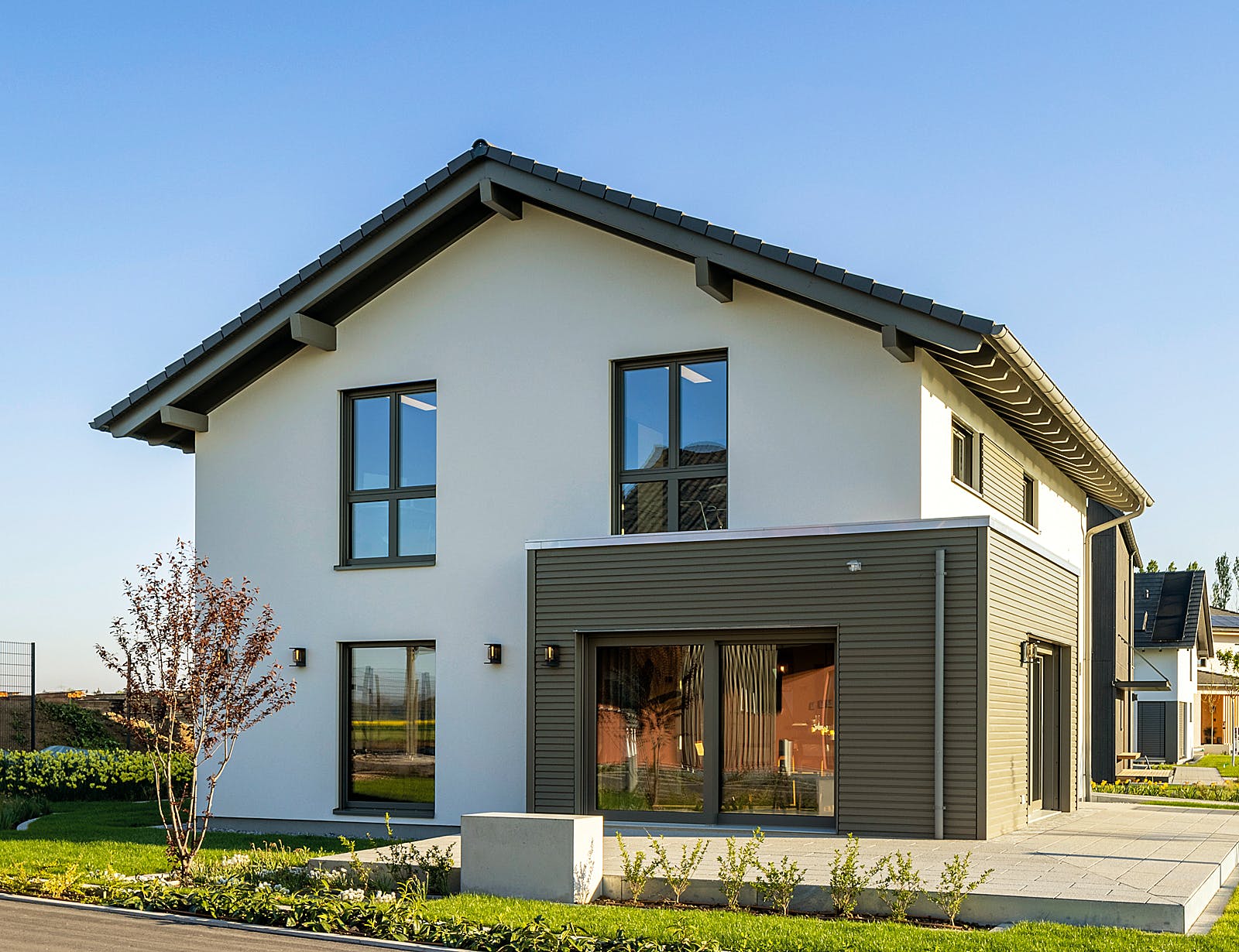 Fertighaus MH Schwarzwald - ARTIS 400 von FingerHaus Schlüsselfertig ab 456895€, Satteldach-Klassiker Außenansicht 1