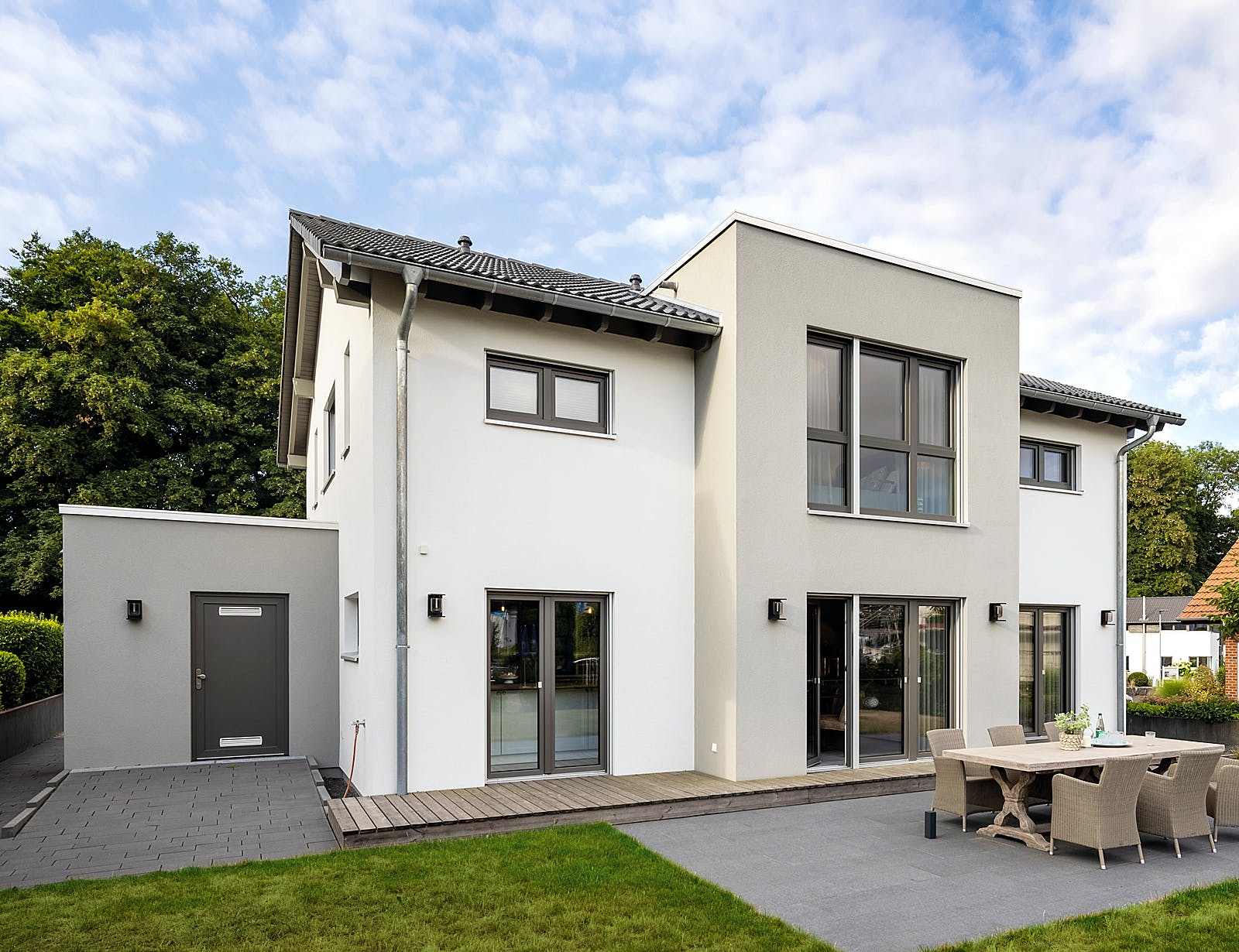 Fertighaus MH Bad Vilbel - SENTO 503 von FingerHaus Schlüsselfertig ab 434896€, Satteldach-Klassiker Außenansicht 2
