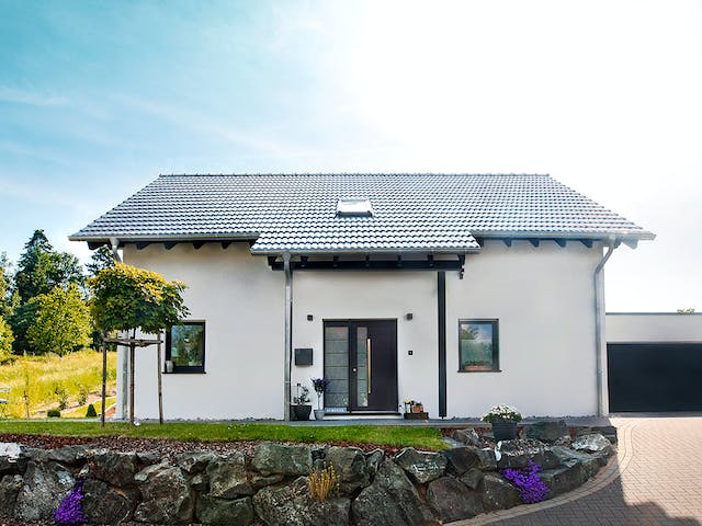 Fertighaus Amika von Fingerhut Haus Schlüsselfertig ab 475632€, Satteldach-Klassiker Außenansicht 2