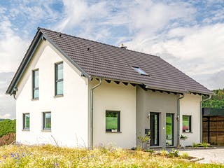 Fertighaus Kelari von Fingerhut Haus Schlüsselfertig ab 467929€, Satteldach-Klassiker Außenansicht 2