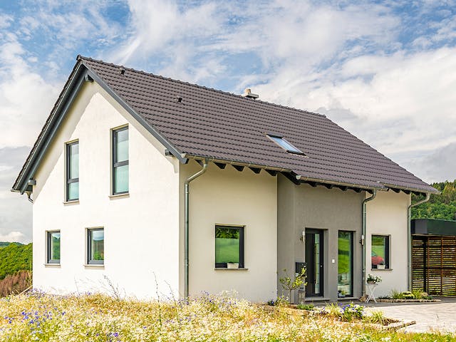 Fertighaus Kelari von Fingerhut Haus Schlüsselfertig ab 467929€, Satteldach-Klassiker Außenansicht 2