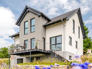 Fertighaus Kelari von Fingerhut Haus Schlüsselfertig ab 467929€, Satteldach-Klassiker Außenansicht 3