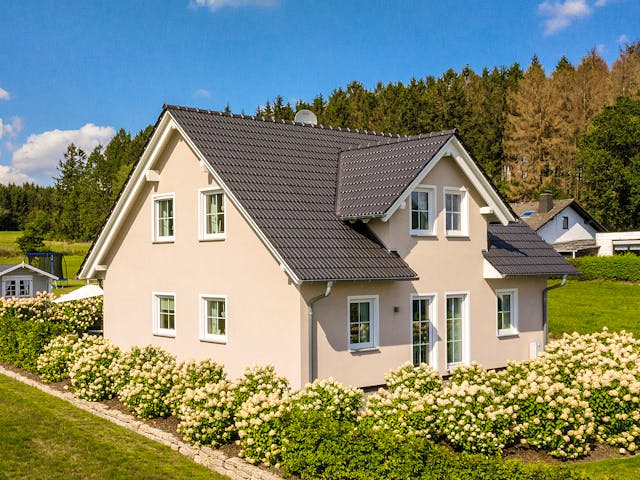 Fertighaus Lando von Fingerhut Haus Schlüsselfertig ab 439458€, Satteldach-Klassiker Außenansicht 1