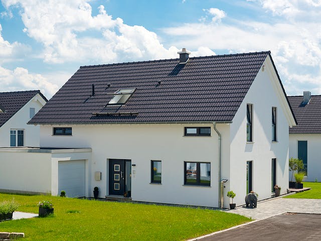Fertighaus Luma von Fingerhut Haus Schlüsselfertig ab 486875€, Satteldach-Klassiker Außenansicht 3