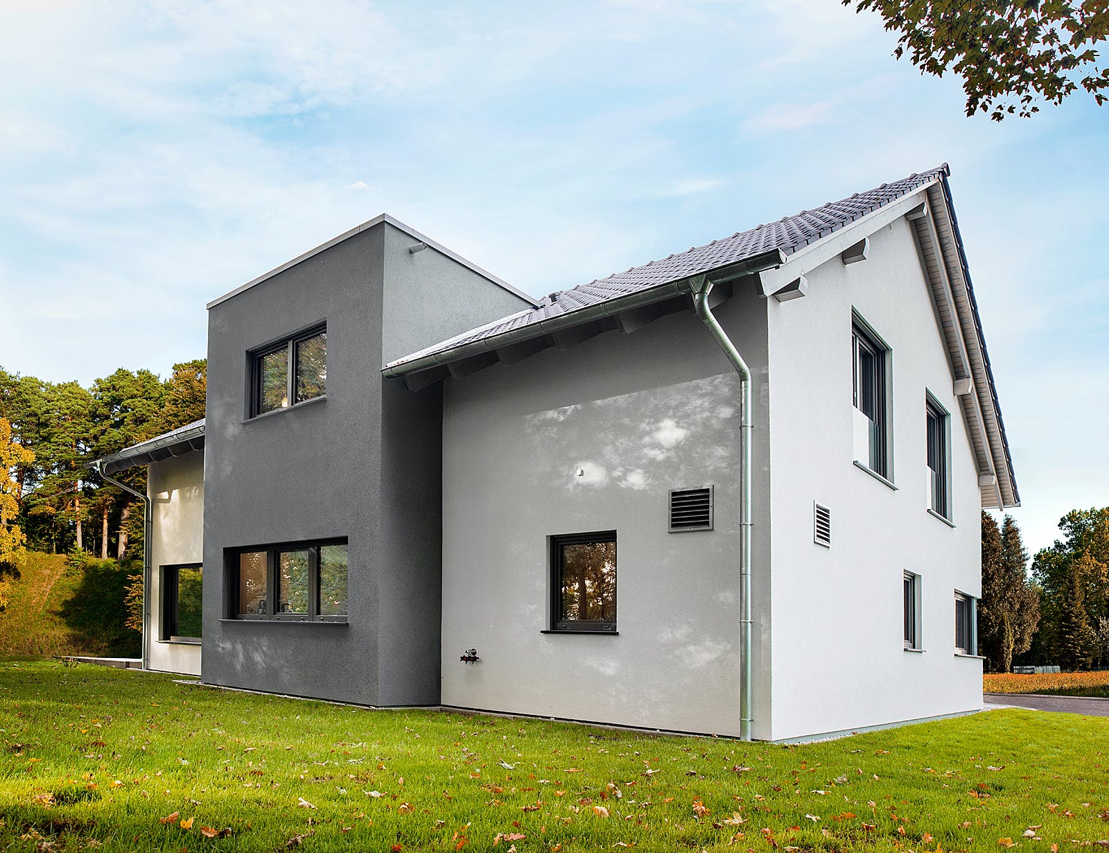 Fertighaus Bad Vilbel - Musterhaus NEU von Fingerhut Haus Schlüsselfertig ab 593766€, Satteldach-Klassiker Außenansicht 2
