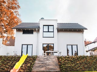 Fertighaus Vinaro von Fingerhut Haus Schlüsselfertig ab 449083€, Satteldach-Klassiker Außenansicht 1