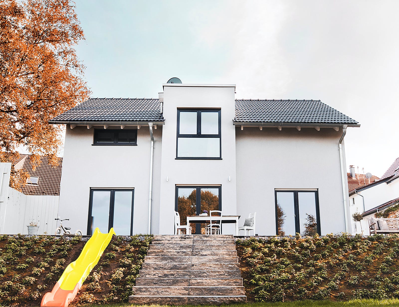Fertighaus Vinaro von Fingerhut Haus Schlüsselfertig ab 449083€, Satteldach-Klassiker Außenansicht 1