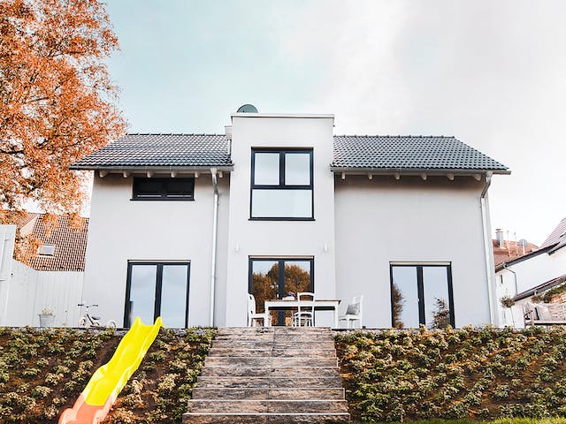 Fertighaus Vinaro von Fingerhut Haus Schlüsselfertig ab 449083€, Satteldach-Klassiker Außenansicht 1