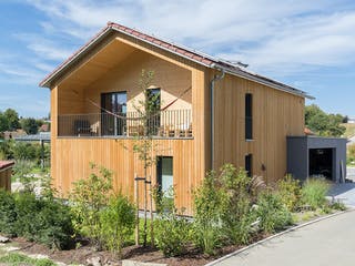 Fertighaus F150 - Kega von Fluck Holzbau Schlüsselfertig ab 400000€, Satteldach-Klassiker Außenansicht 1