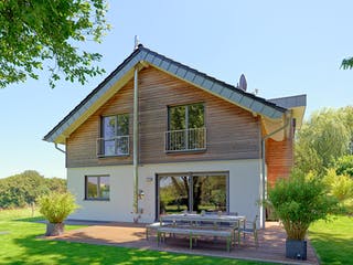 Fertighaus F160 - Faber von Fluck Holzbau Schlüsselfertig ab 480000€, Satteldach-Klassiker Außenansicht 1