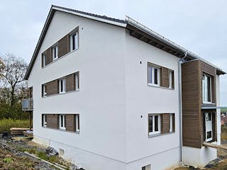 Fertighaus Mehrfamilienhaus mit sechs Wohneinheiten von Frammelsberger Holzbau - Mehrfamilienhäuser, Außenansicht 2