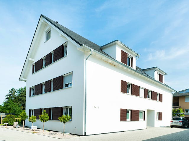 Fertighaus Mehrfamilienhaus in Waghurst mit sieben Wohneinheiten von Frammelsberger Holzbau - Mehrfamilienhäuser, Außenansicht 1