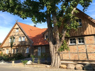 Fertighaus Alte Schmiede von Fuhrberger Zimmerei Betriebsges. mbH, Fachwerk Außenansicht 3