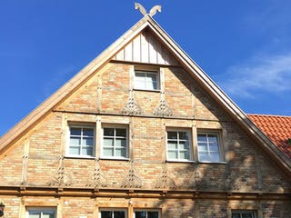 Fertighaus Alte Schmiede von Fuhrberger Zimmerei Betriebsges. mbH, Fachwerk Außenansicht 6