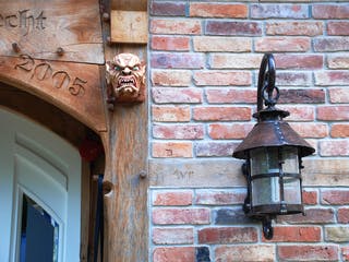 Fertighaus Fachwerkhaus mit Zwischenbau & Nebengebäude von Fuhrberger Zimmerei Betriebsges. mbH, Fachwerk Außenansicht 6