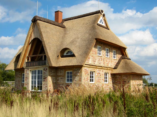 Fertighaus Ostsee von Fuhrberger Zimmerei Betriebsges. mbH, Fachwerk Außenansicht 2