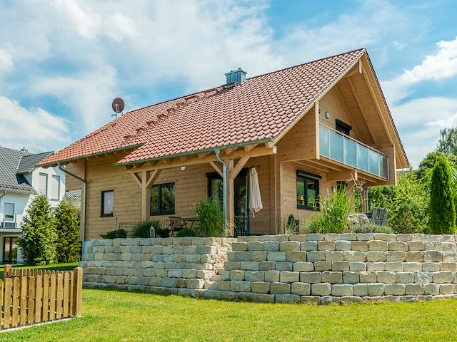 Blockhaus Mittelfranken von Fullwood Wohnblockhaus Ausbauhaus ab 200000€, Blockhaus Außenansicht 2