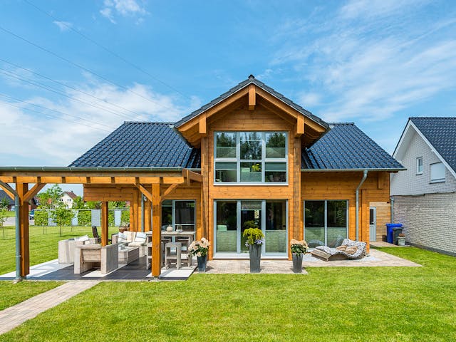 Blockhaus Münsterland von Fullwood Wohnblockhaus Ausbauhaus ab 400000€, Blockhaus Außenansicht 1