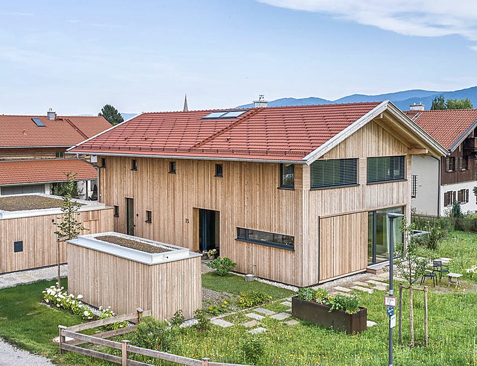 Fertighaus Das Designhaus S15 von GRUBER.HAUS, Satteldach-Klassiker Außenansicht 1