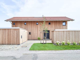 Fertighaus Das Designhaus S15 von GRUBER.HAUS, Satteldach-Klassiker Außenansicht 2