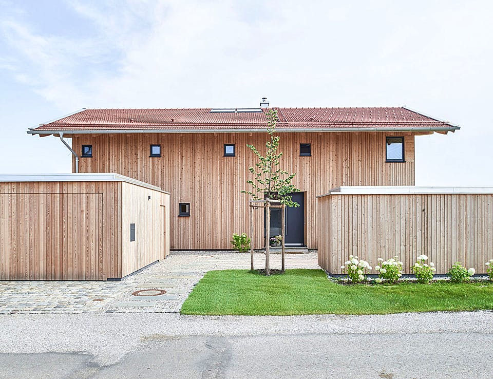 Fertighaus Das Designhaus S15 von GRUBER.HAUS, Satteldach-Klassiker Außenansicht 2